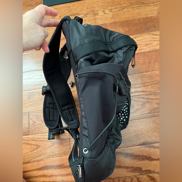 Lululemon Run From Work Backpack Black. - Picture 6 of 12